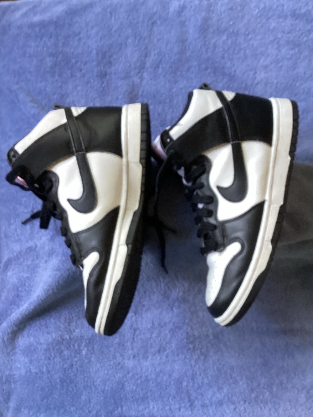 NIKE
DUNK HIGH - Picture 2 of 7
